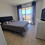 Cozy 1 Bedroom With A Seaview, Ac, Pool And Parking Antibes