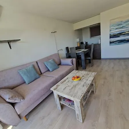 Cozy 1 Bedroom With A Seaview, Ac, Pool And Parking Apartmán *