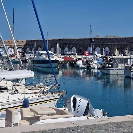 Cozy 1 Bedroom With A Seaview, Ac, Pool And Parking Apartmán
